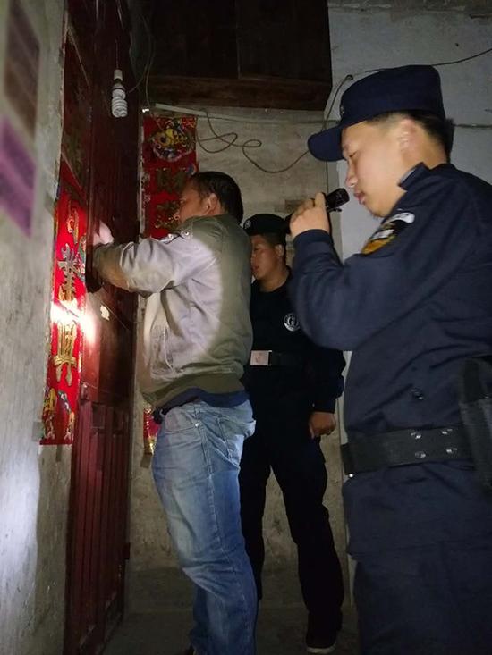 新余粗心妈妈误将幼女锁家中 